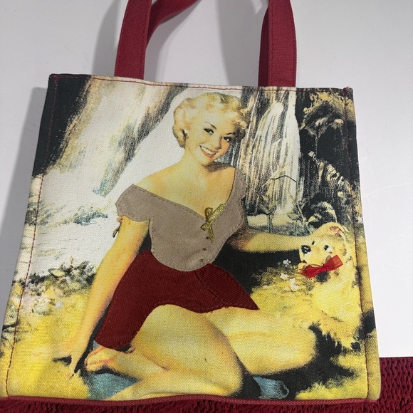 StjohnsBay Stylish Red and Beige Tote Bag - Picture 5 of 5